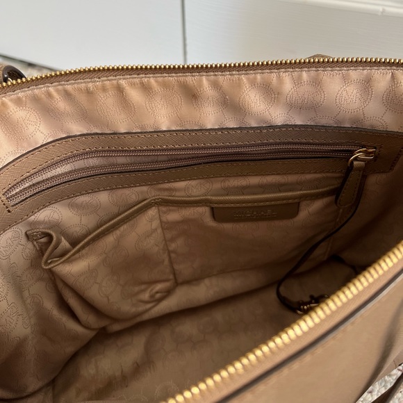 Michael Kors Purse - Picture 6 of 8